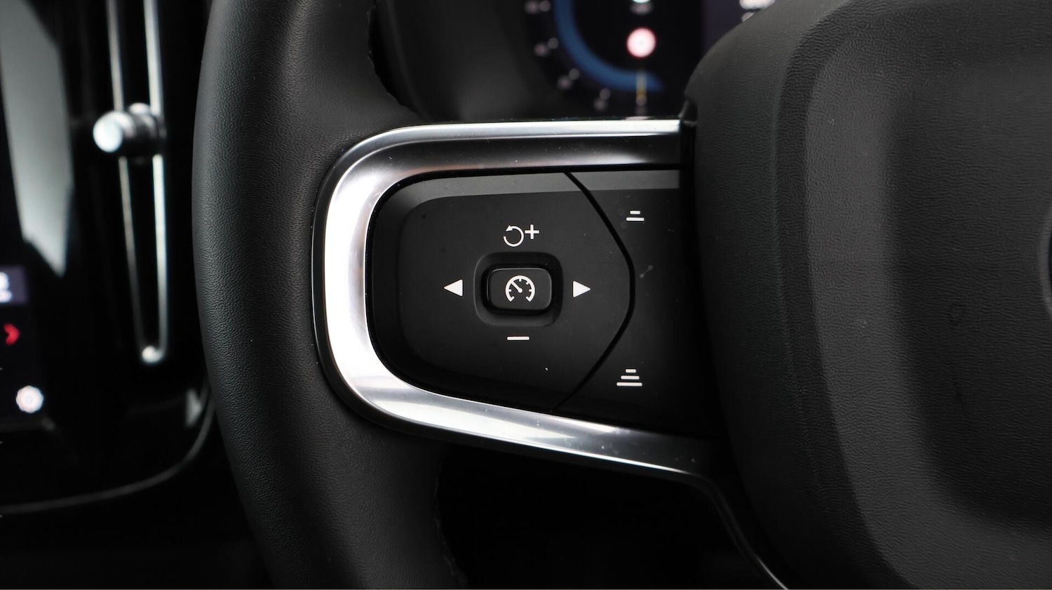 Used Volvo XC40 for sale - 76759286: Photo 24