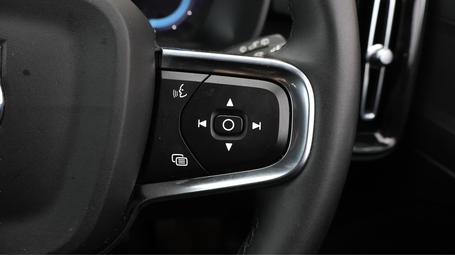 Used Volvo XC40 for sale - 76759286: Photo 25