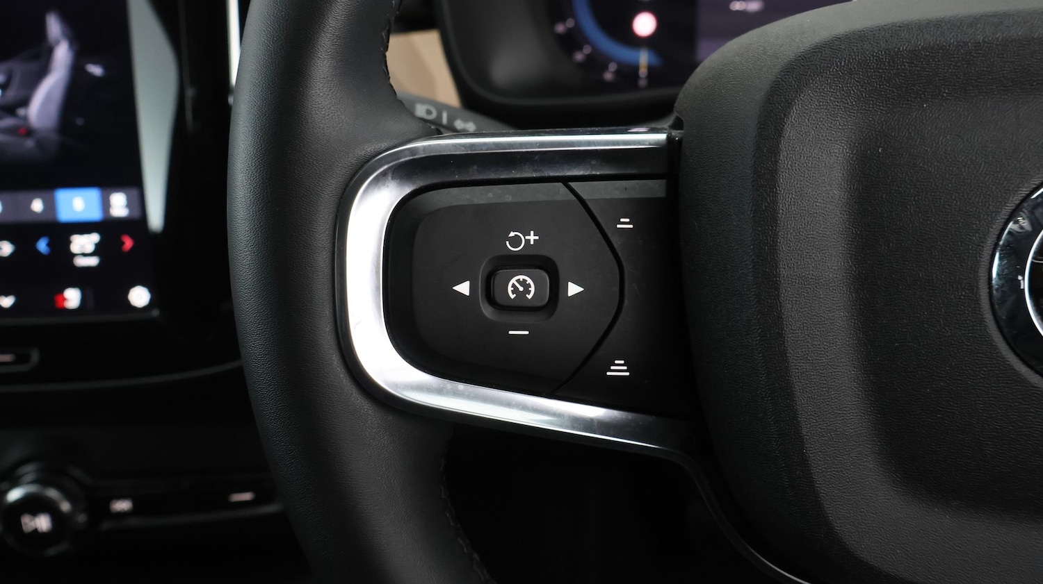 Used Volvo XC40 2023 for sale - 77454288: Photo 21