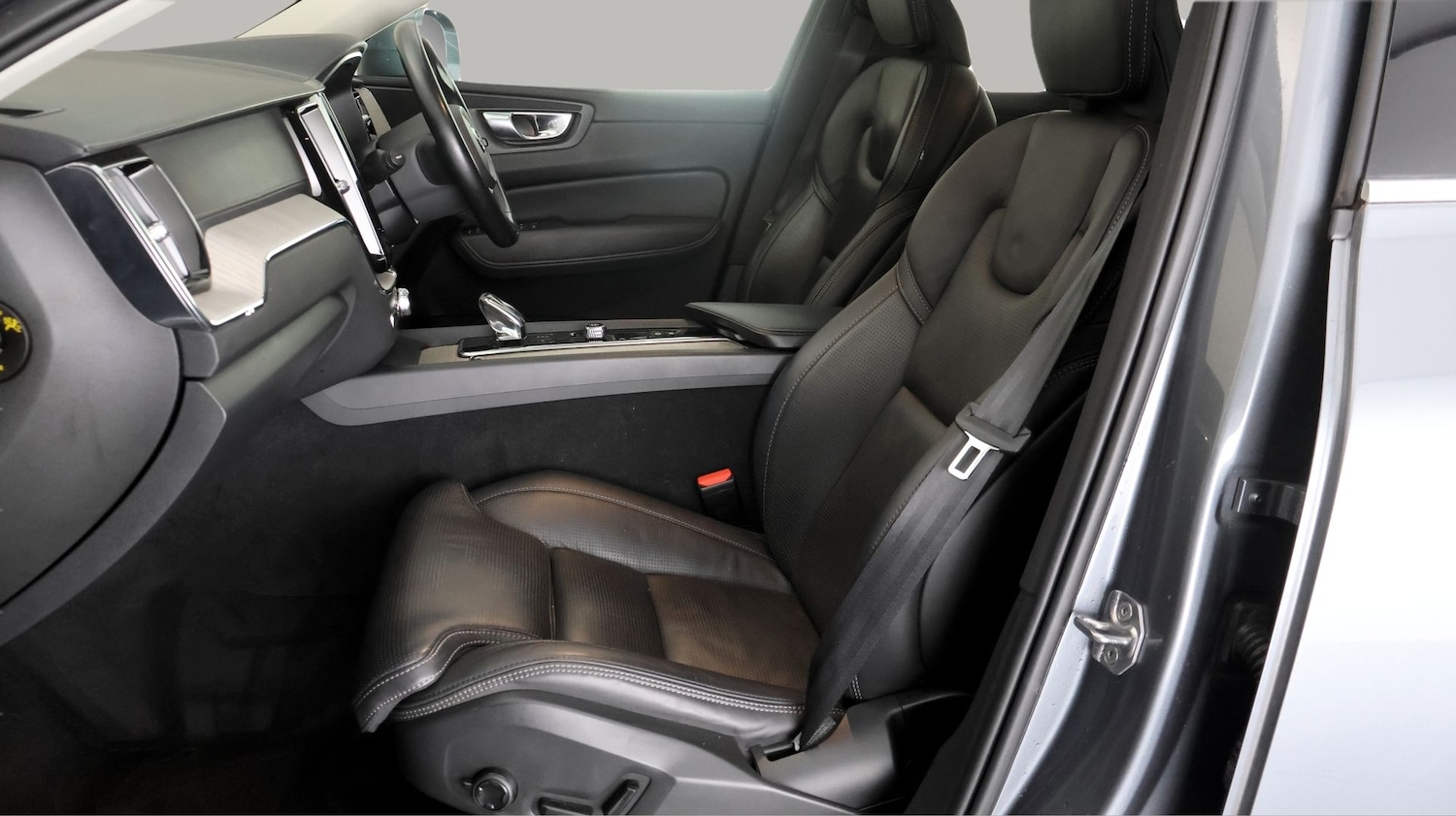 Used Volvo XC60 2021 for sale - 77921631: Photo 13