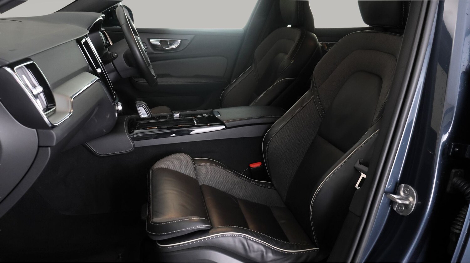 Used Volvo V60 2022 for sale - 77484906: Photo 14