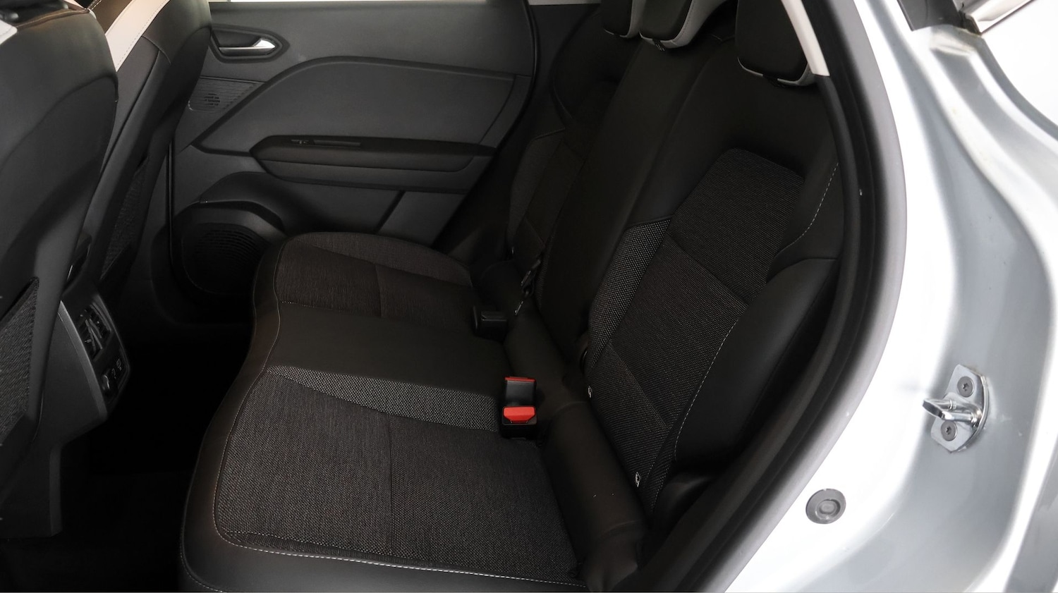 Used Renault Captur for sale - 77809229: Photo 15