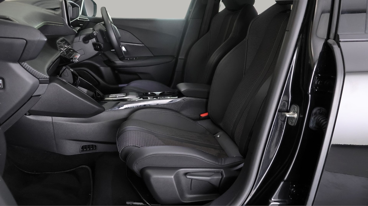 Used Peugeot E-2008 2023 for sale - 77285844: Photo 14