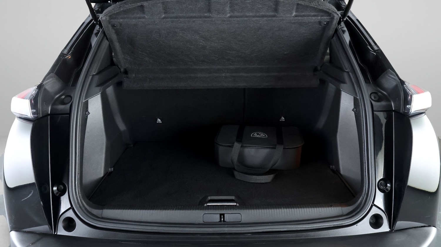 Used Peugeot E-2008 2023 for sale - 77285844: Photo 17