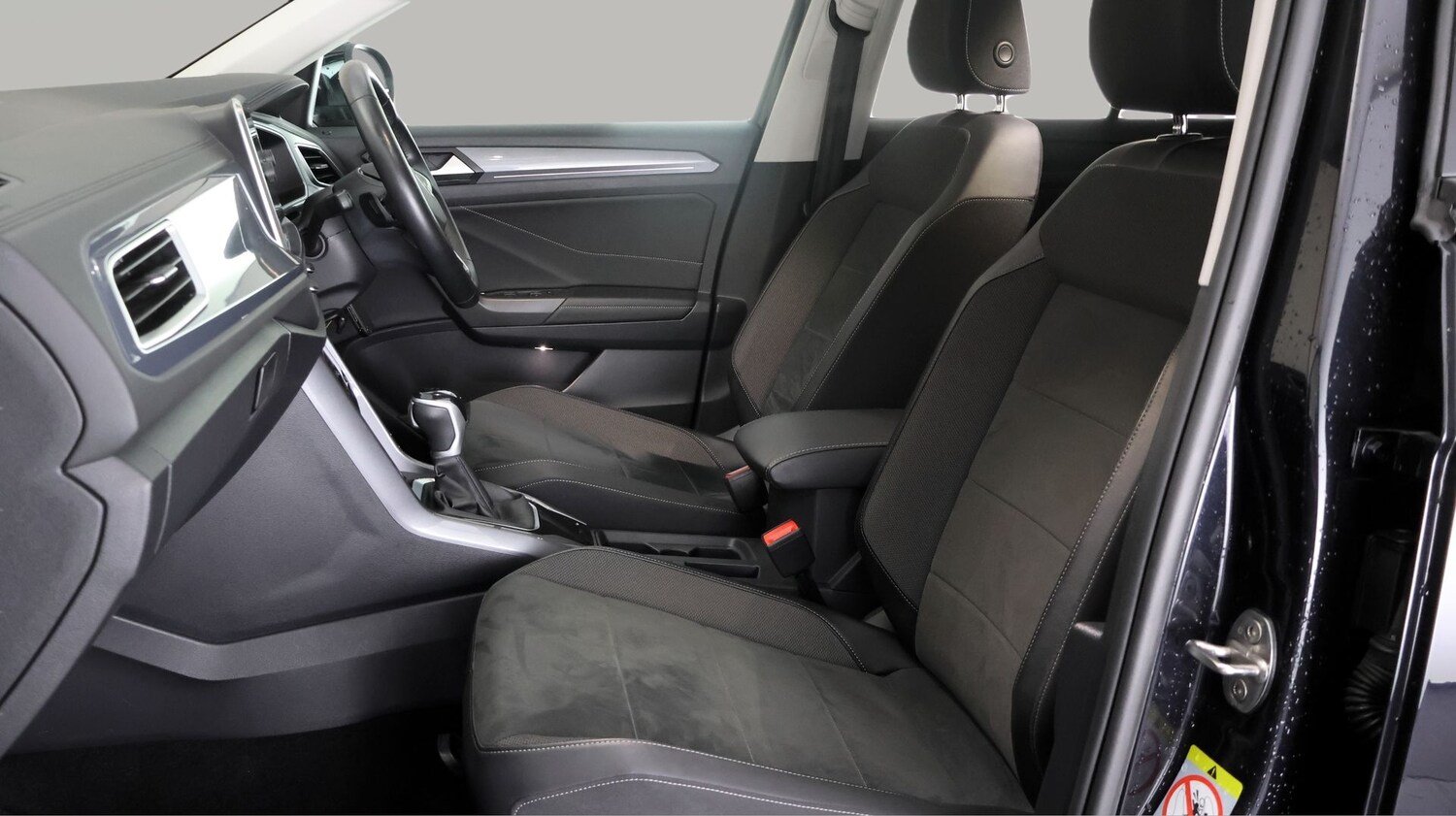 Used Volkswagen T-Roc for sale - 77854449: Photo 14