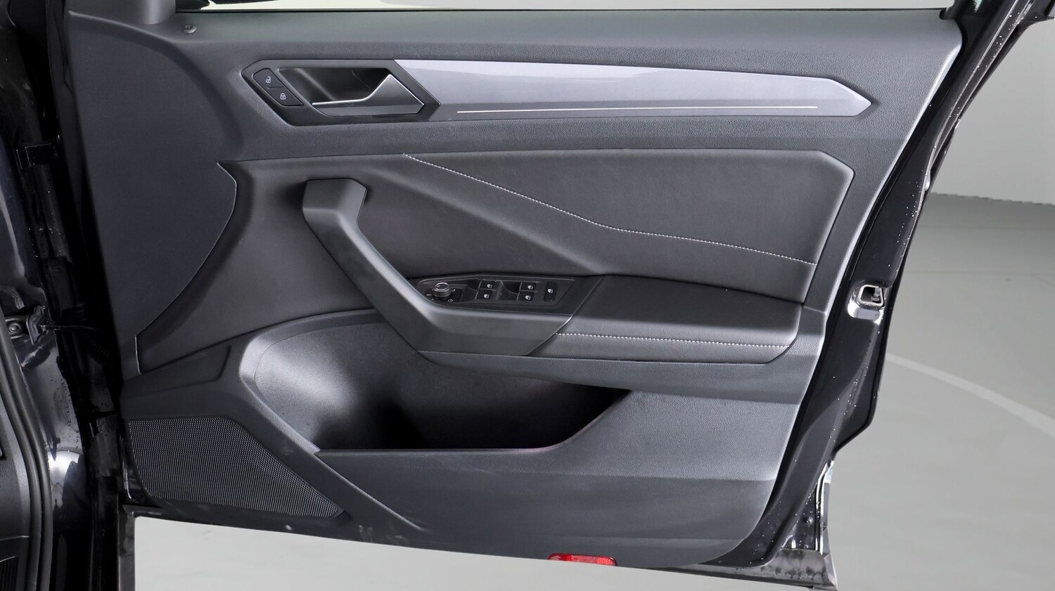 Used Volkswagen T-Roc for sale - 77854449: Photo 15