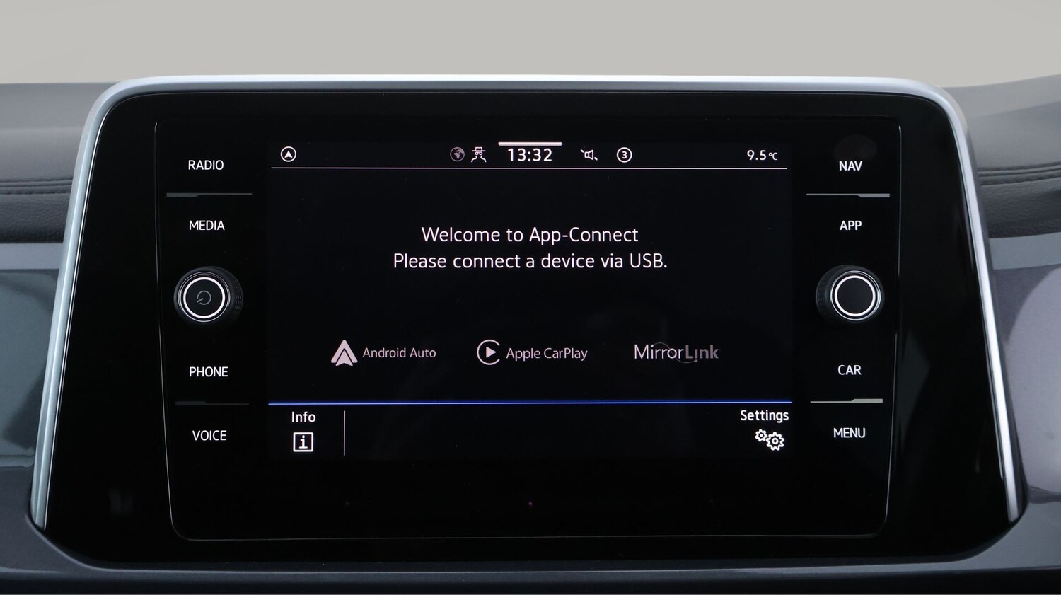 Used Volkswagen T-Roc for sale - 77854449: Photo 23