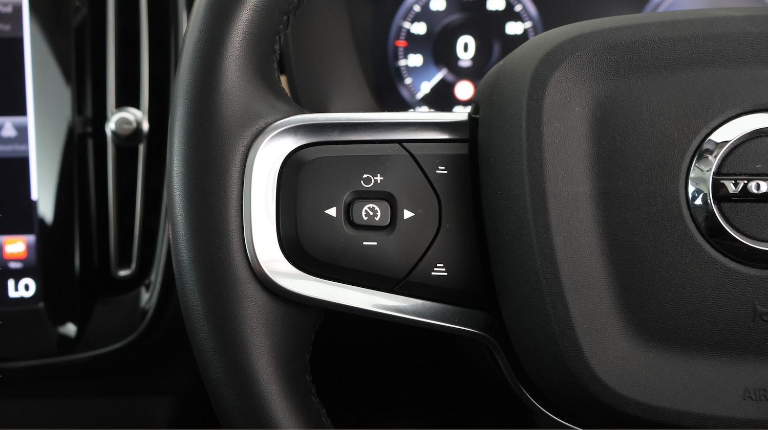 Used Volvo XC40 2022 for sale - 78081219: Photo 26