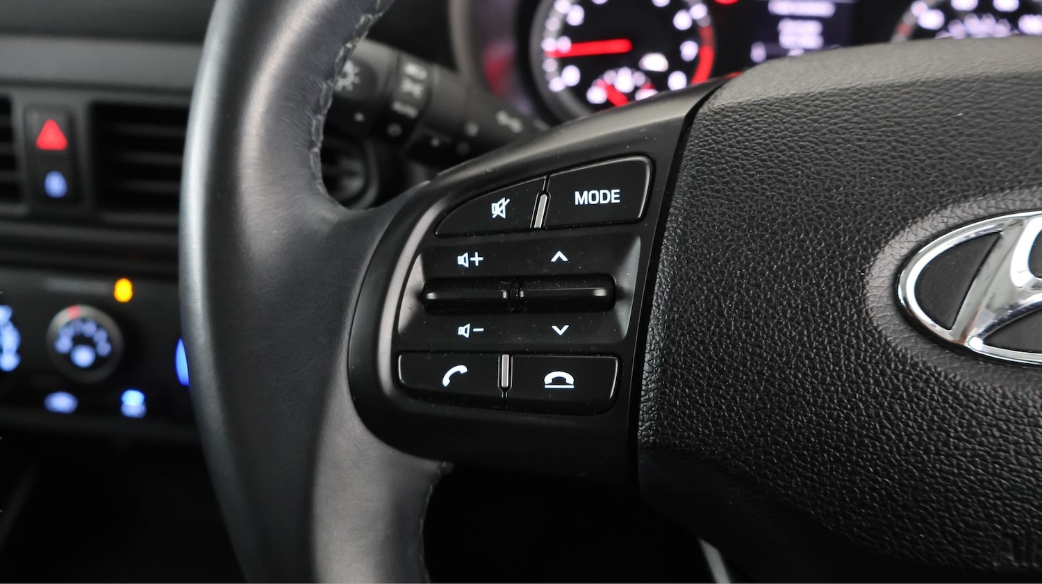 Used Hyundai i10 2023 for sale - 77883709: Photo 20