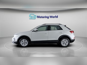 Used Volkswagen T-Roc 2023 for sale - 79607357: Photo