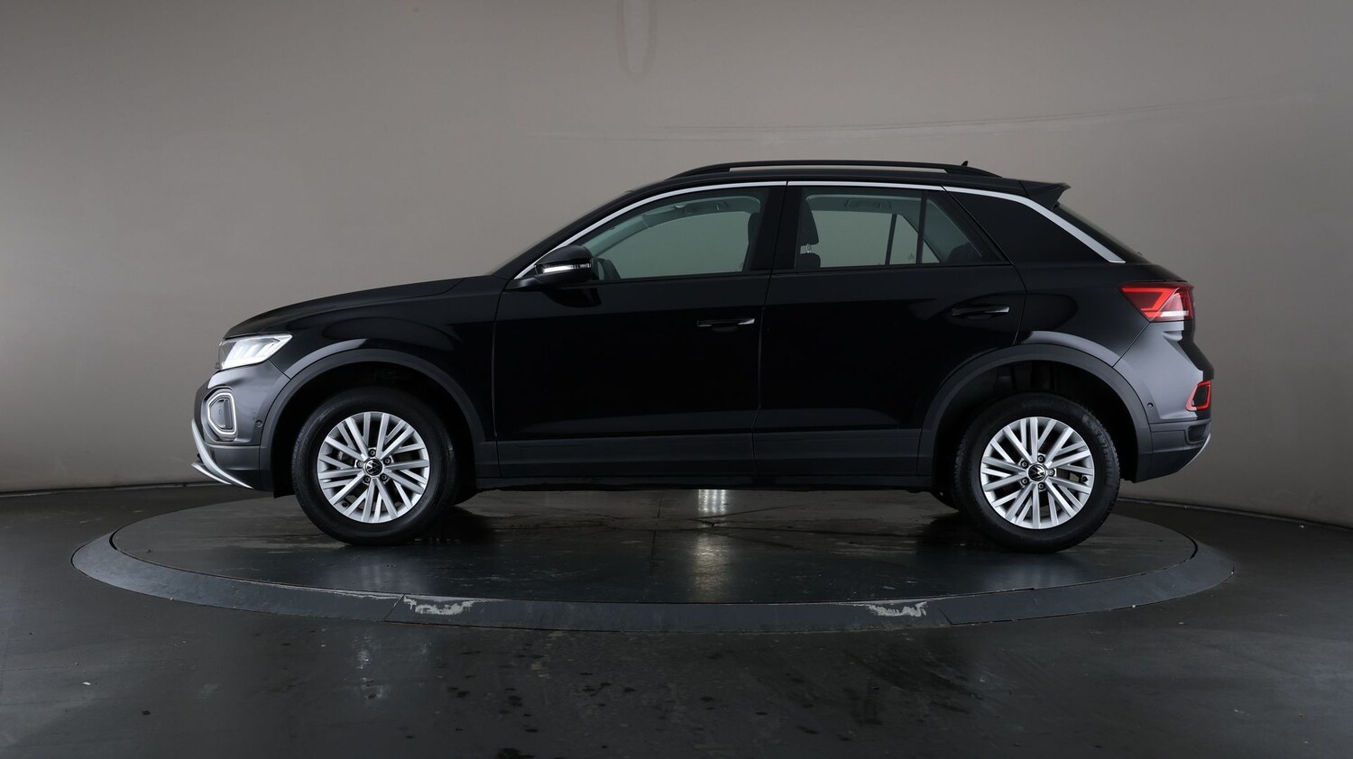 Used Volkswagen T-Roc for sale - 76811290: Photo 17