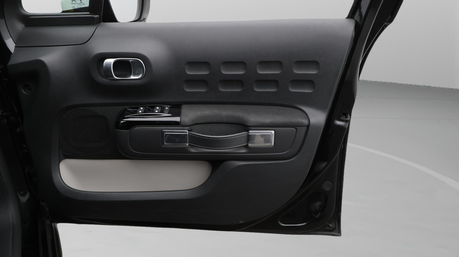 Used Citroen C3 2023 for sale - 76657427: Photo 15