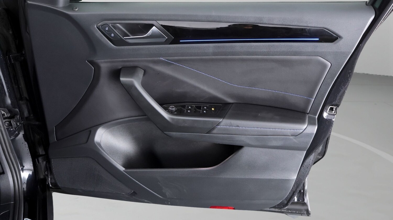 Used Volkswagen T-Roc 2023 for sale - 77428364: Photo 15