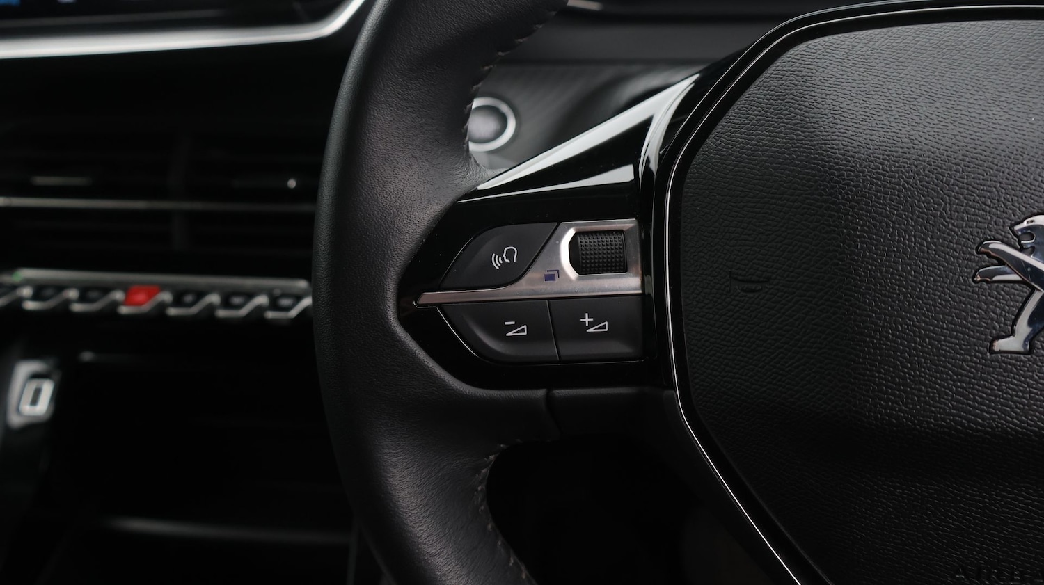 Used Peugeot E-2008 2022 for sale - 77088527: Photo 25