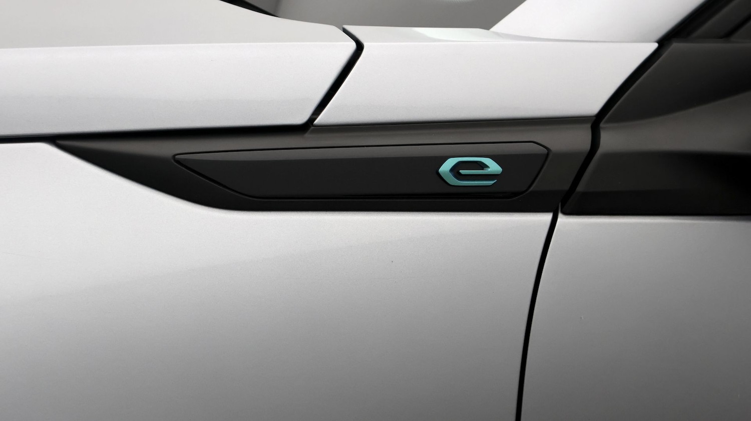 Used Peugeot E-2008 2022 for sale - 77088527: Photo 27