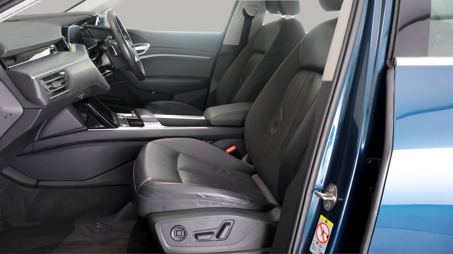 Used Audi e-tron 2021 for sale - 77947211: Photo 13