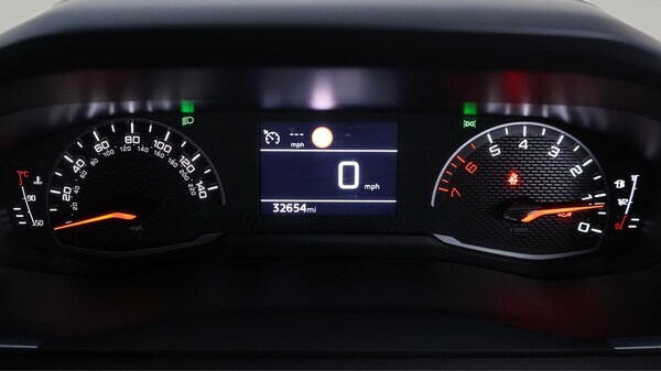 Used Peugeot 2008 2021 for sale - 76317948: Photo 11