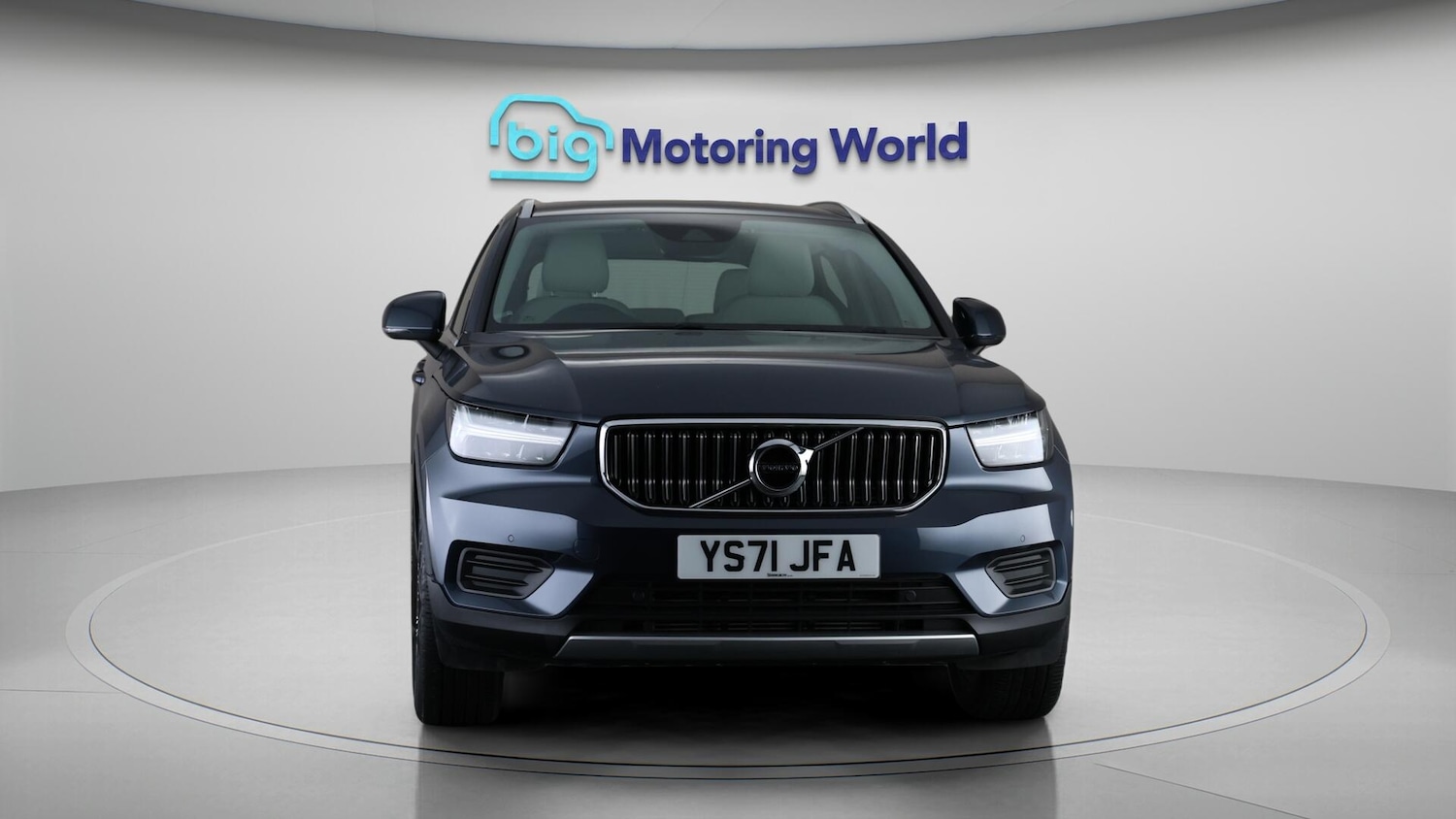 Used Volvo XC40 for sale - 76727567: Photo 2