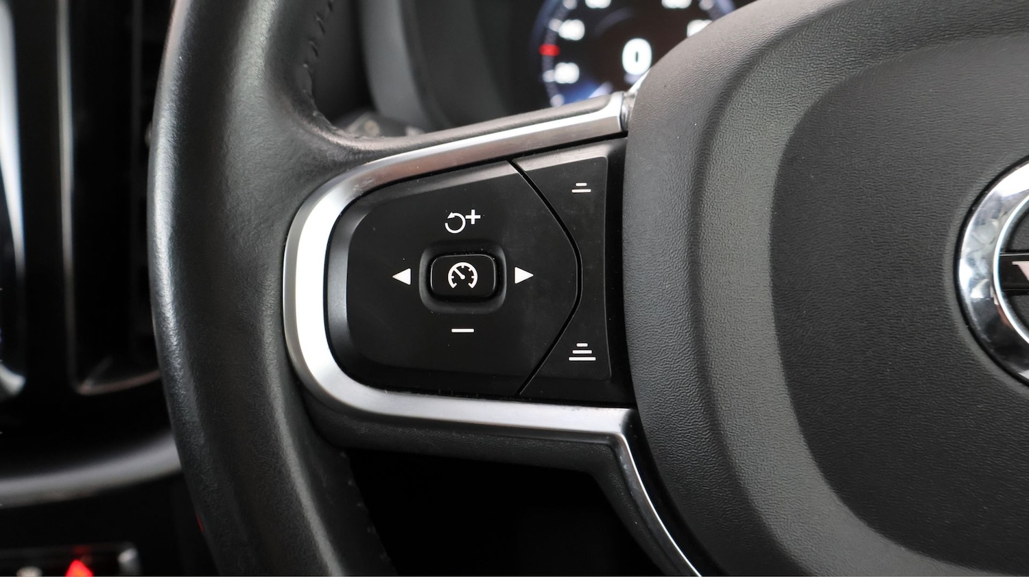 Used Volvo XC60 2019 for sale - 78098995: Photo 25