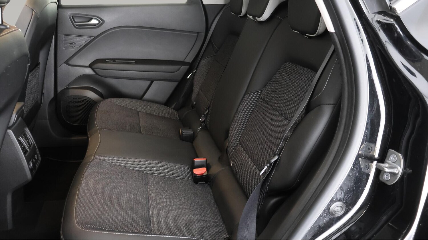 Used Renault Captur 2023 for sale - 76425549: Photo 16