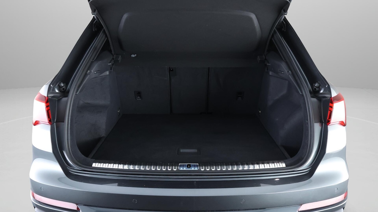 Used Audi Q3 2023 for sale - 76550489: Photo 18