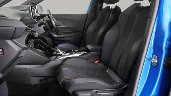 Used Peugeot E-2008 2021 for sale - 76283932: Photo 15