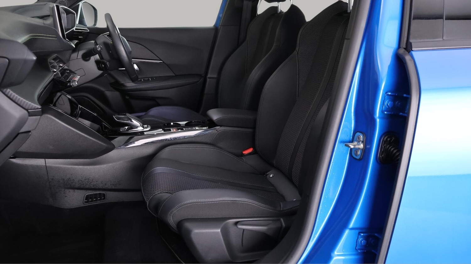 Used Peugeot E-2008 2021 for sale - 76060197: Photo 14