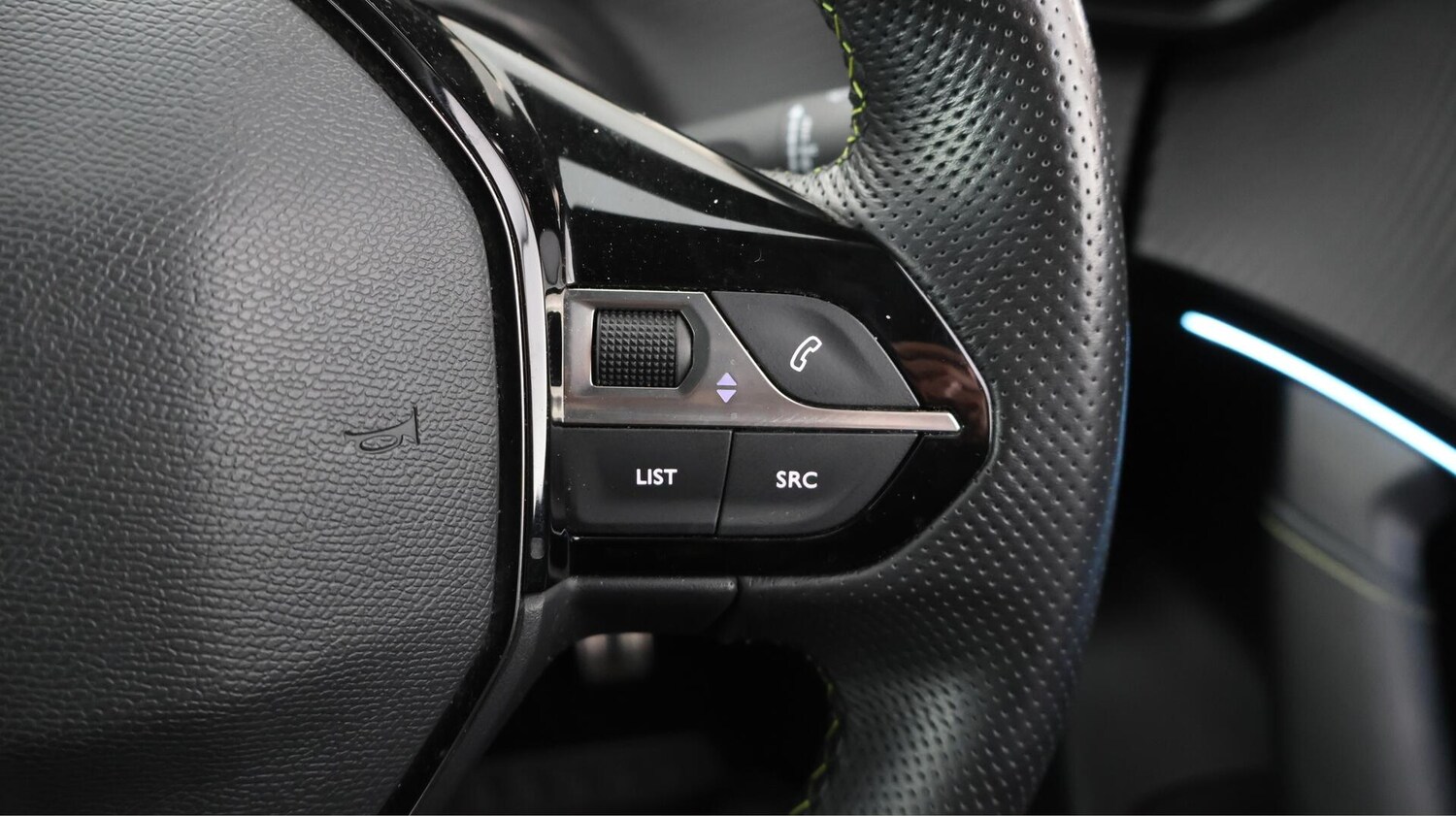 Used Peugeot E-2008 2021 for sale - 76060197: Photo 24