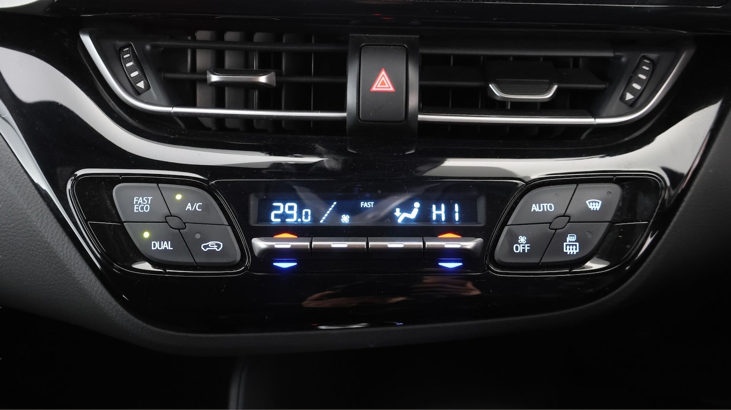 Used Toyota C-HR 2023 for sale - 77563406: Photo 11