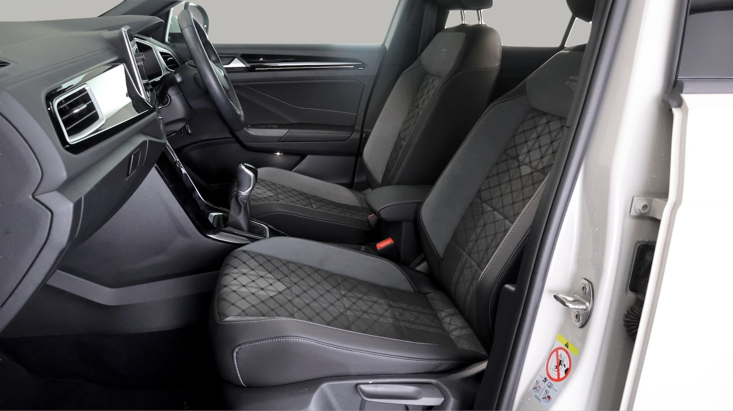 Used Volkswagen T-Roc 2024 for sale - 77976167: Photo 13