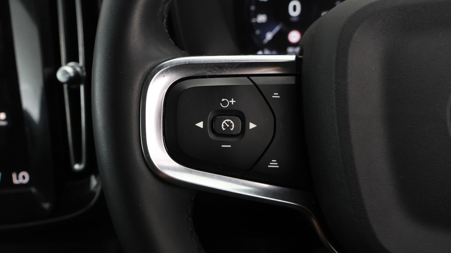 Used Volvo XC40 2023 for sale - 77746669: Photo 21