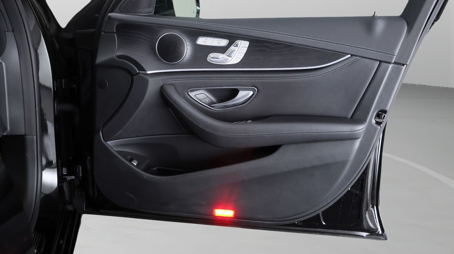 Used Mercedes-Benz E Class for sale - 77216418: Photo 15