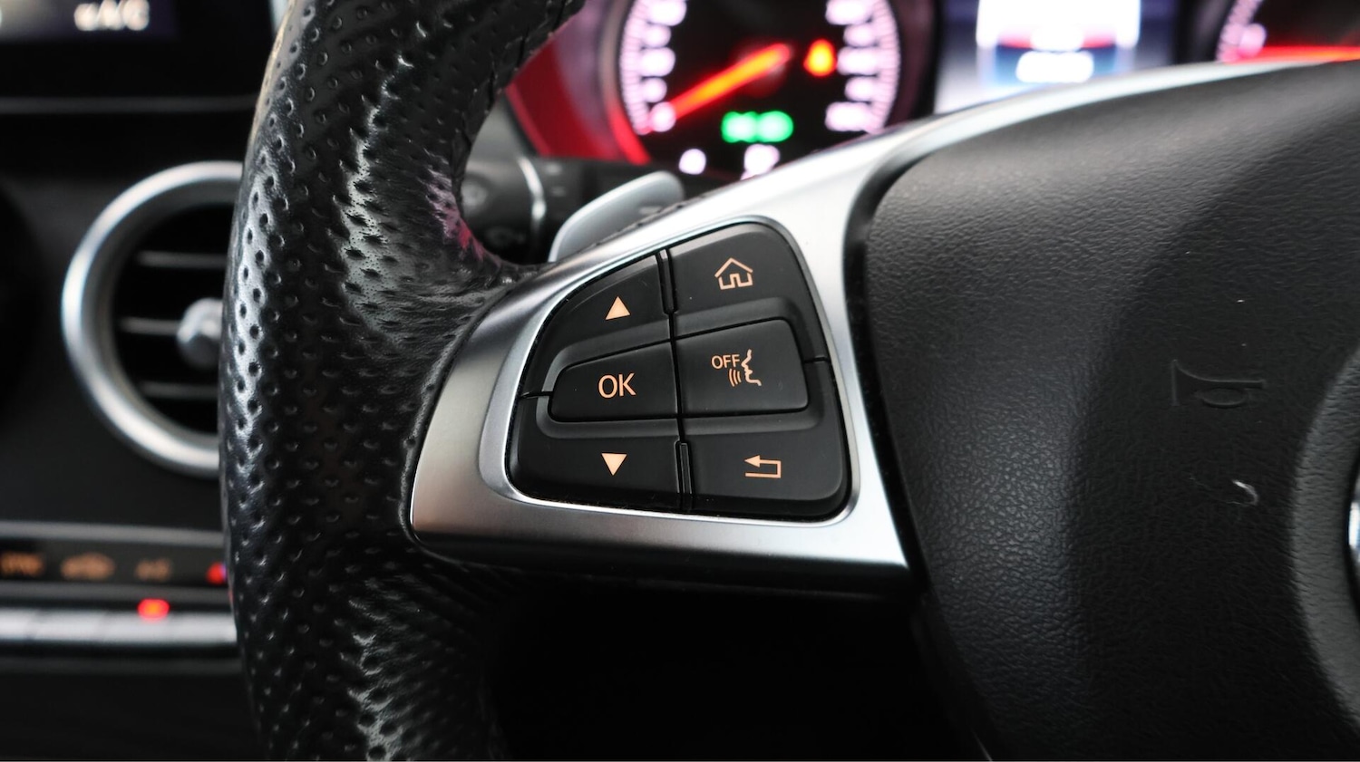 Used Mercedes-Benz GLC 2018 for sale - 76408498: Photo 27