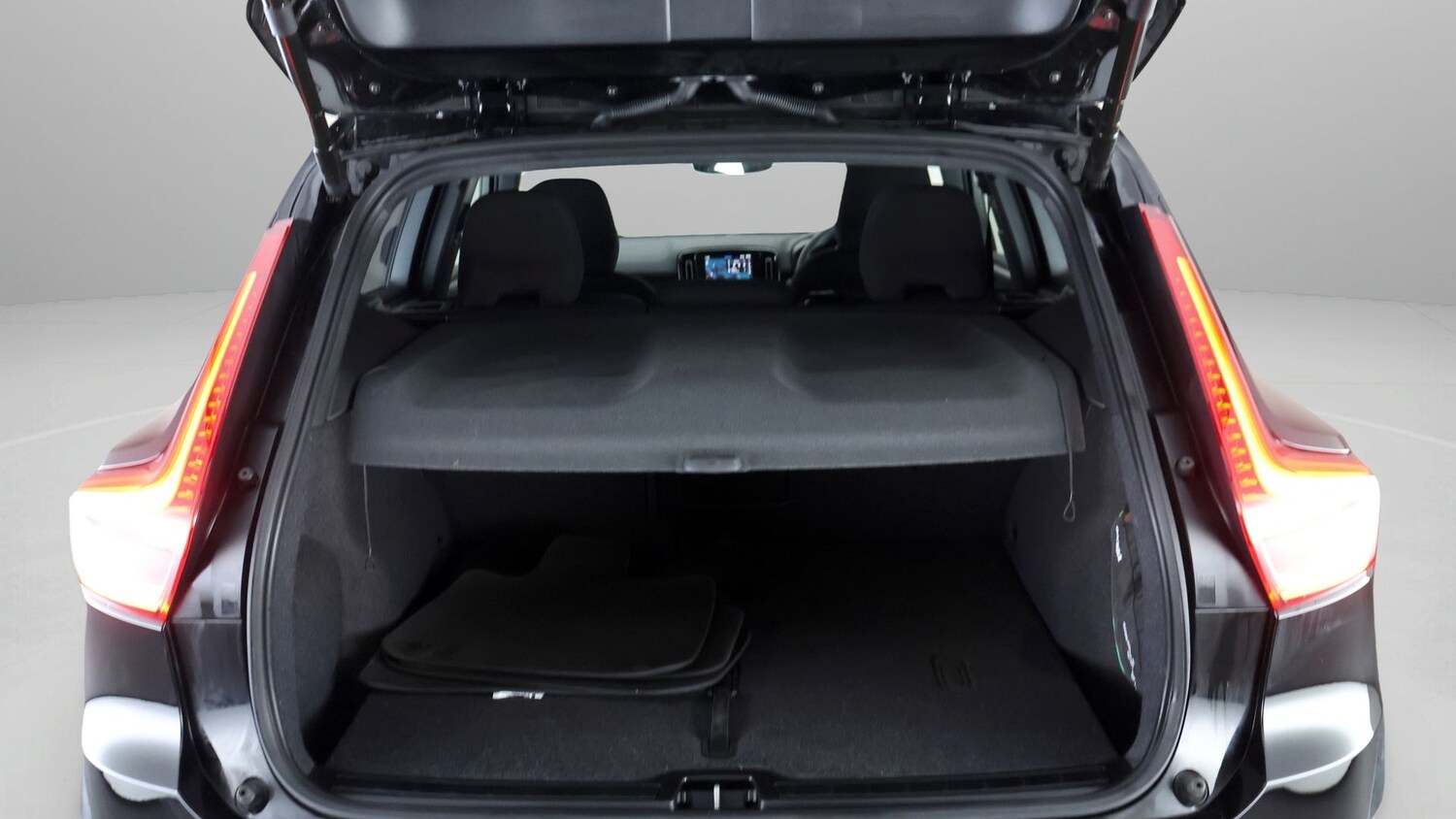 Used Volvo XC40 2023 for sale - 77746090: Photo 17