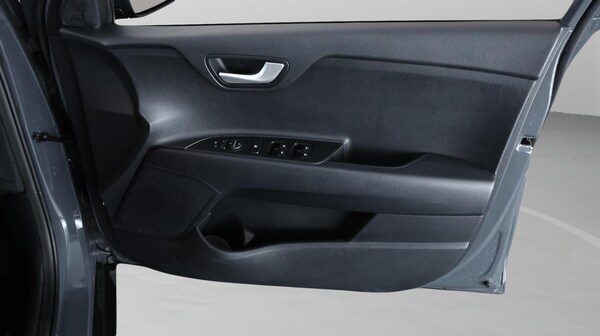 Used Kia Stonic 2022 for sale - 76295469: Photo 15