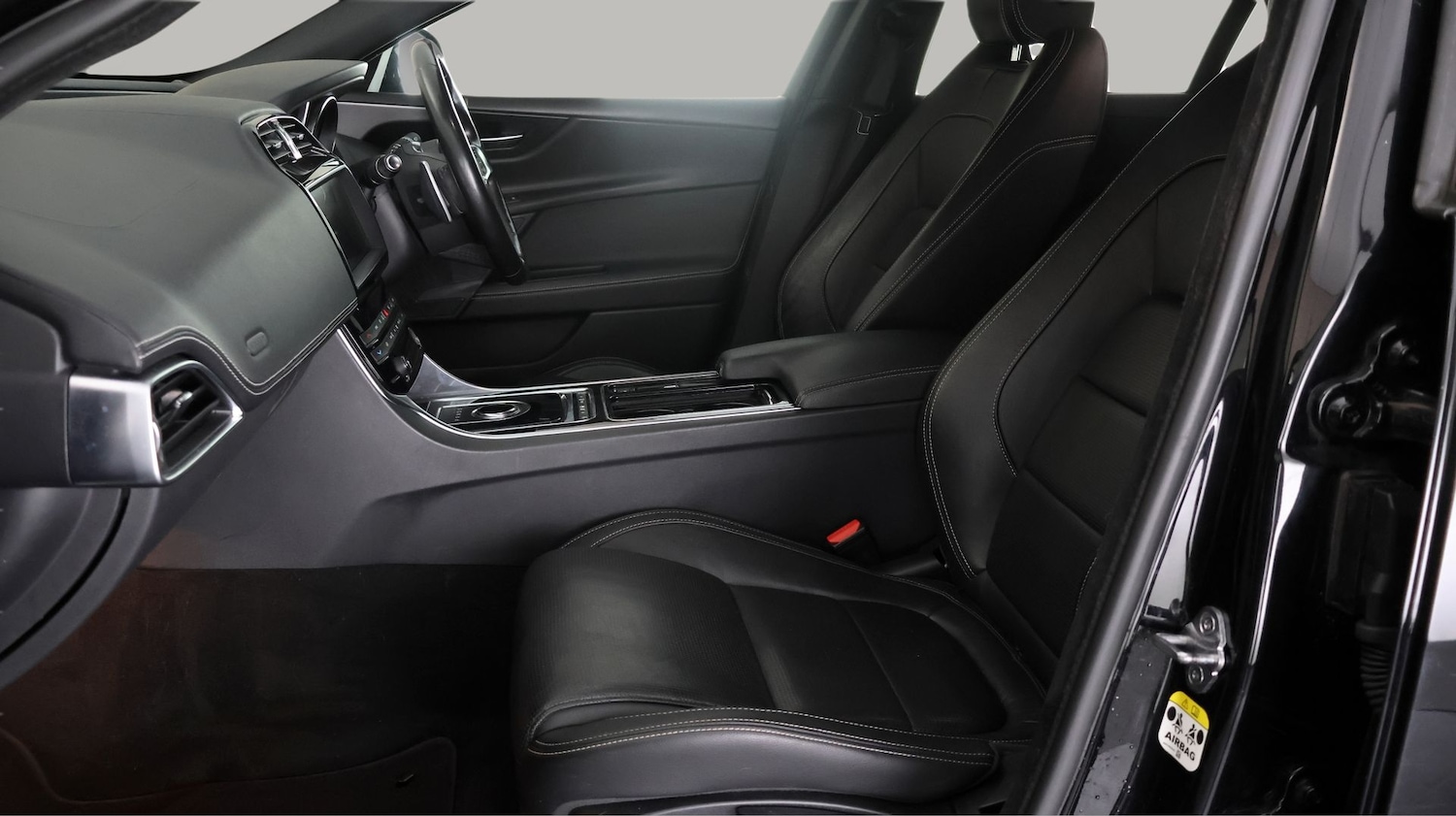 Used Jaguar XE 2019 for sale - 77998611: Photo 14