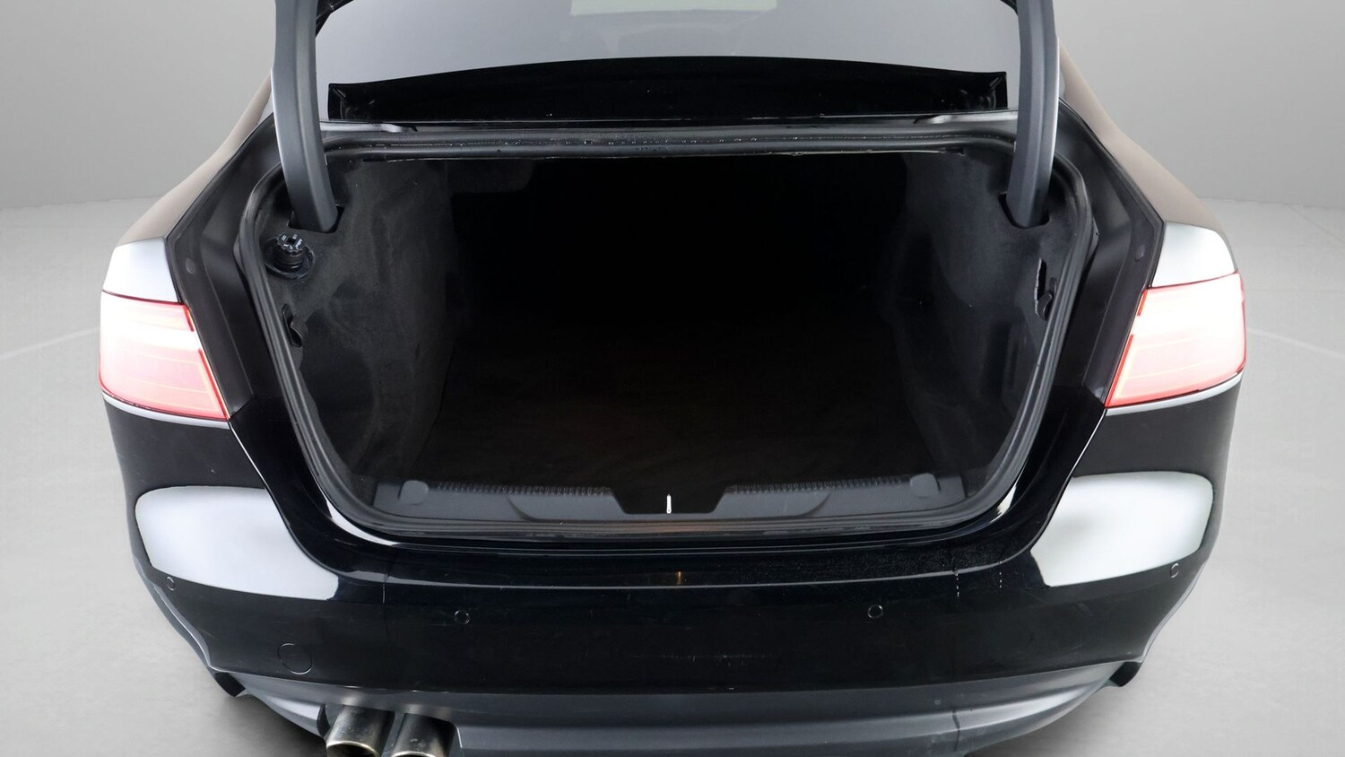 Used Jaguar XE 2019 for sale - 77998611: Photo 17