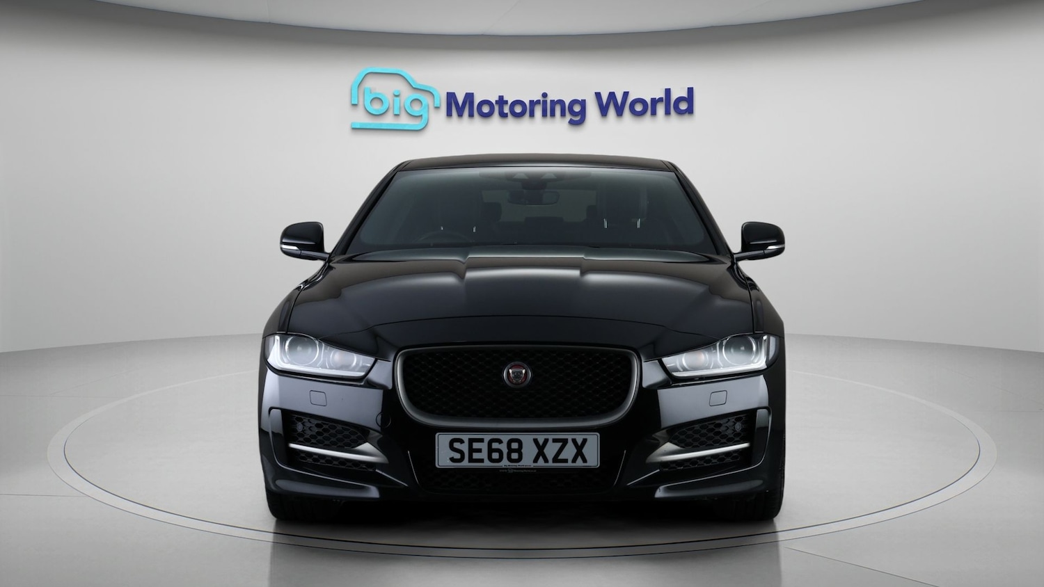 Used Jaguar XE 2019 for sale - 77998611: Photo 2