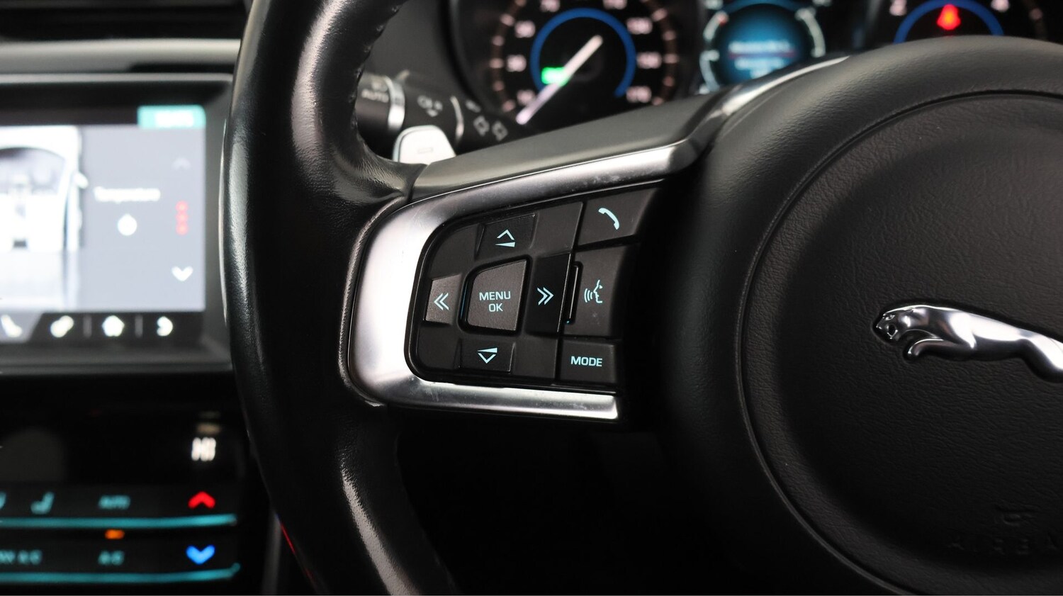 Used Jaguar XE 2019 for sale - 77998611: Photo 24