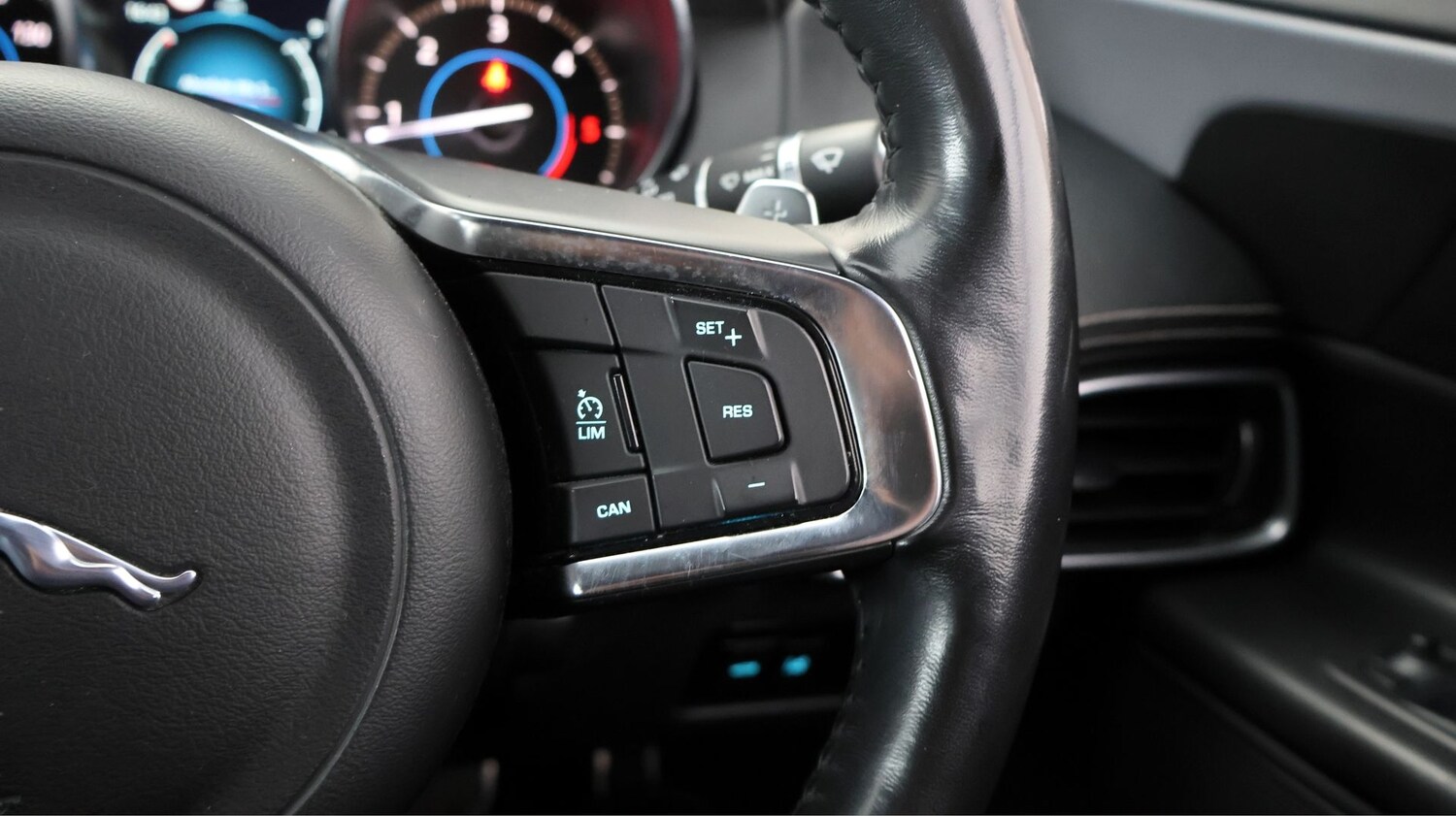 Used Jaguar XE 2019 for sale - 77998611: Photo 26