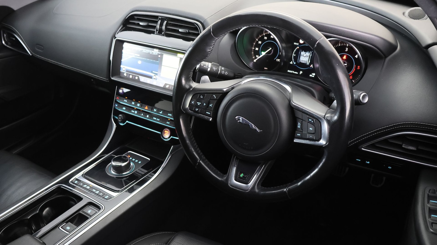 Used Jaguar XE 2019 for sale - 77998611: Photo 9