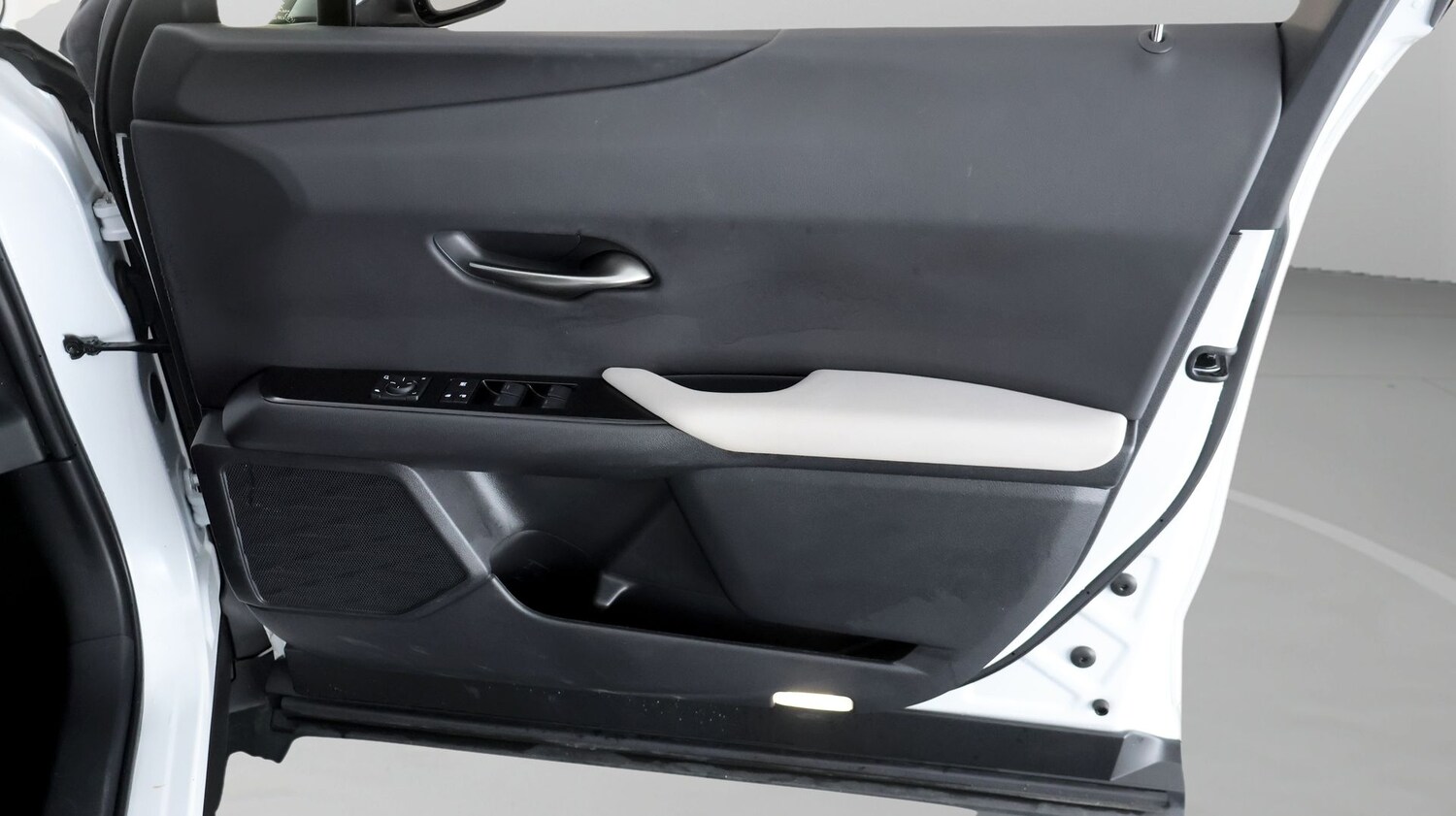 Used Lexus UX for sale - 77831596: Photo 14