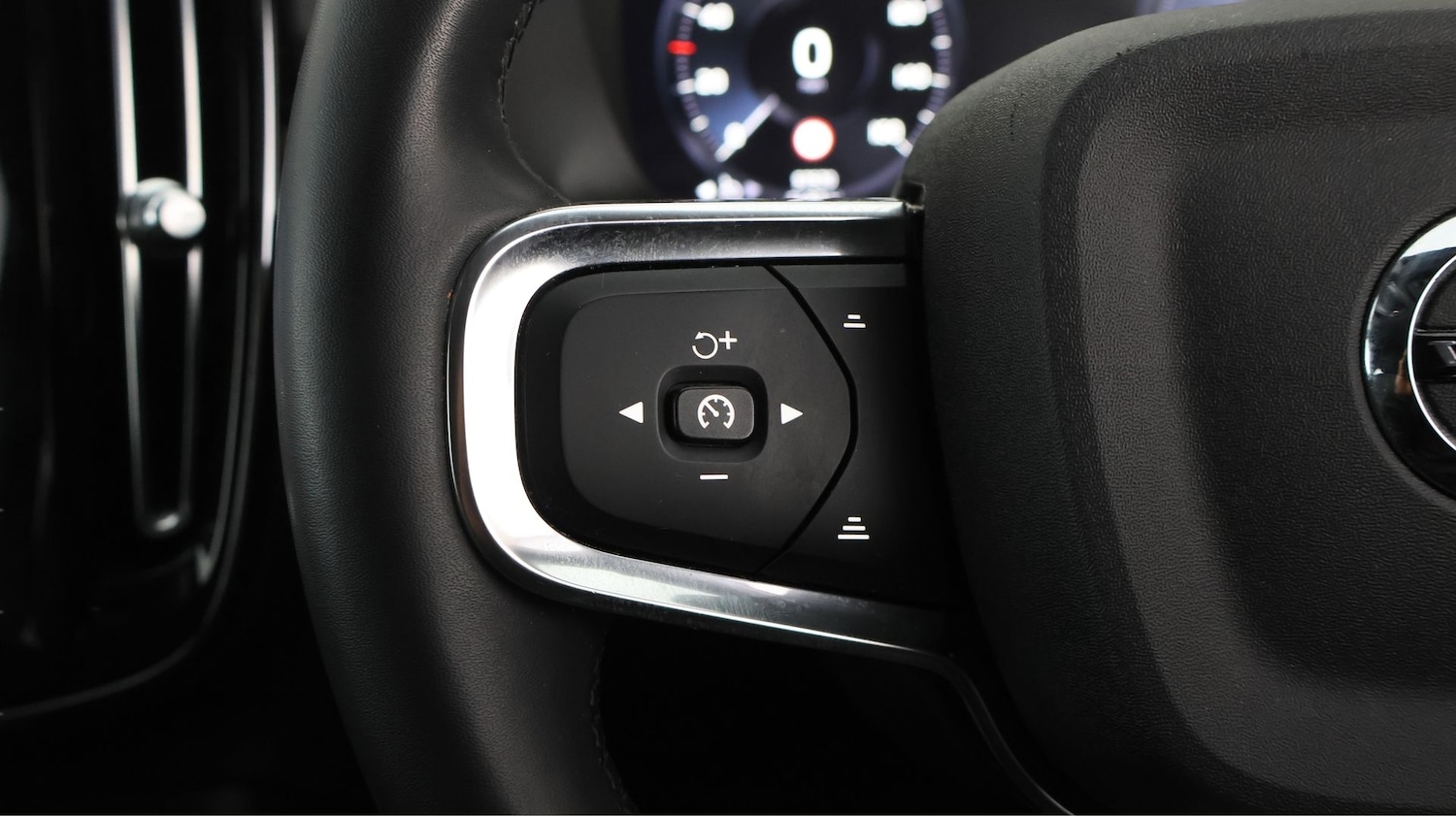 Used Volvo XC40 2022 for sale - 77992069: Photo 23