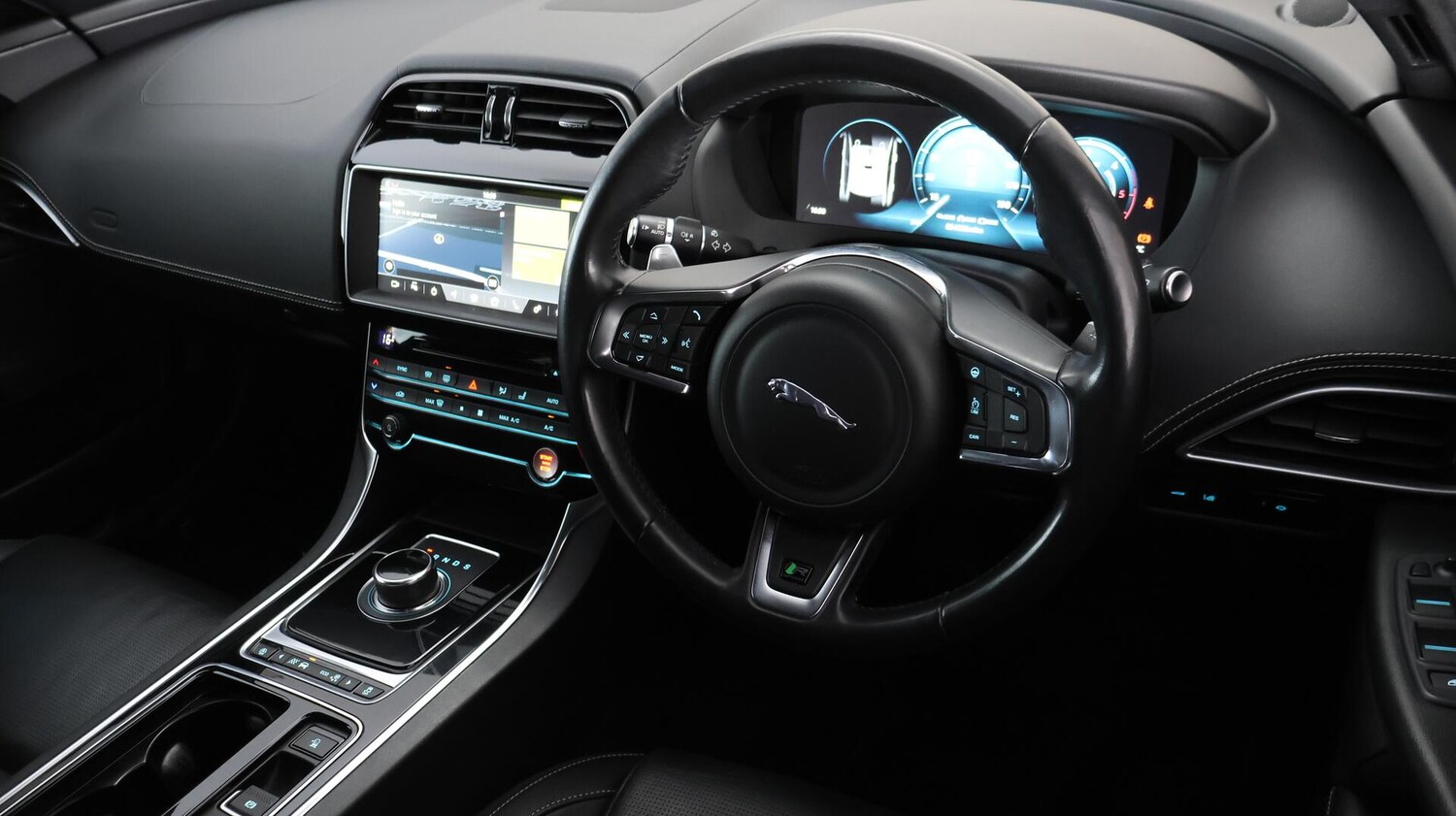 Used Jaguar XE 2018 for sale - 76370861: Photo 10