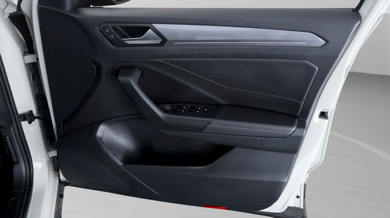 Used Volkswagen T-Roc 2023 for sale - 78123840: Photo 14