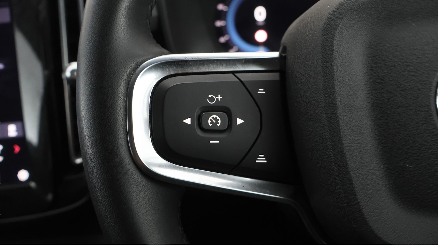 Used Volvo XC40 2023 for sale - 77689457: Photo 23