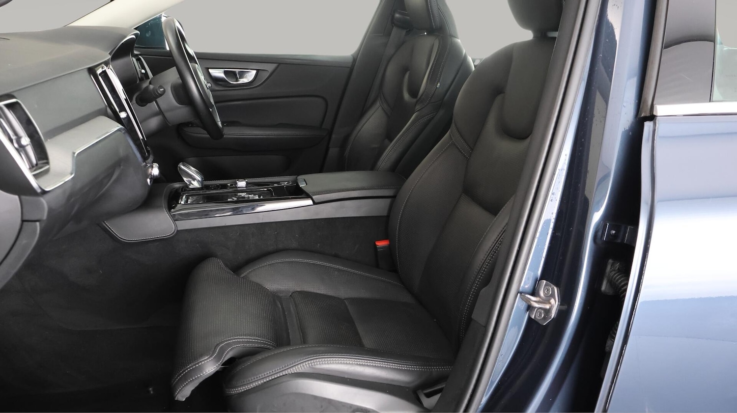 Used Volvo V60 2021 for sale - 76137349: Photo 15