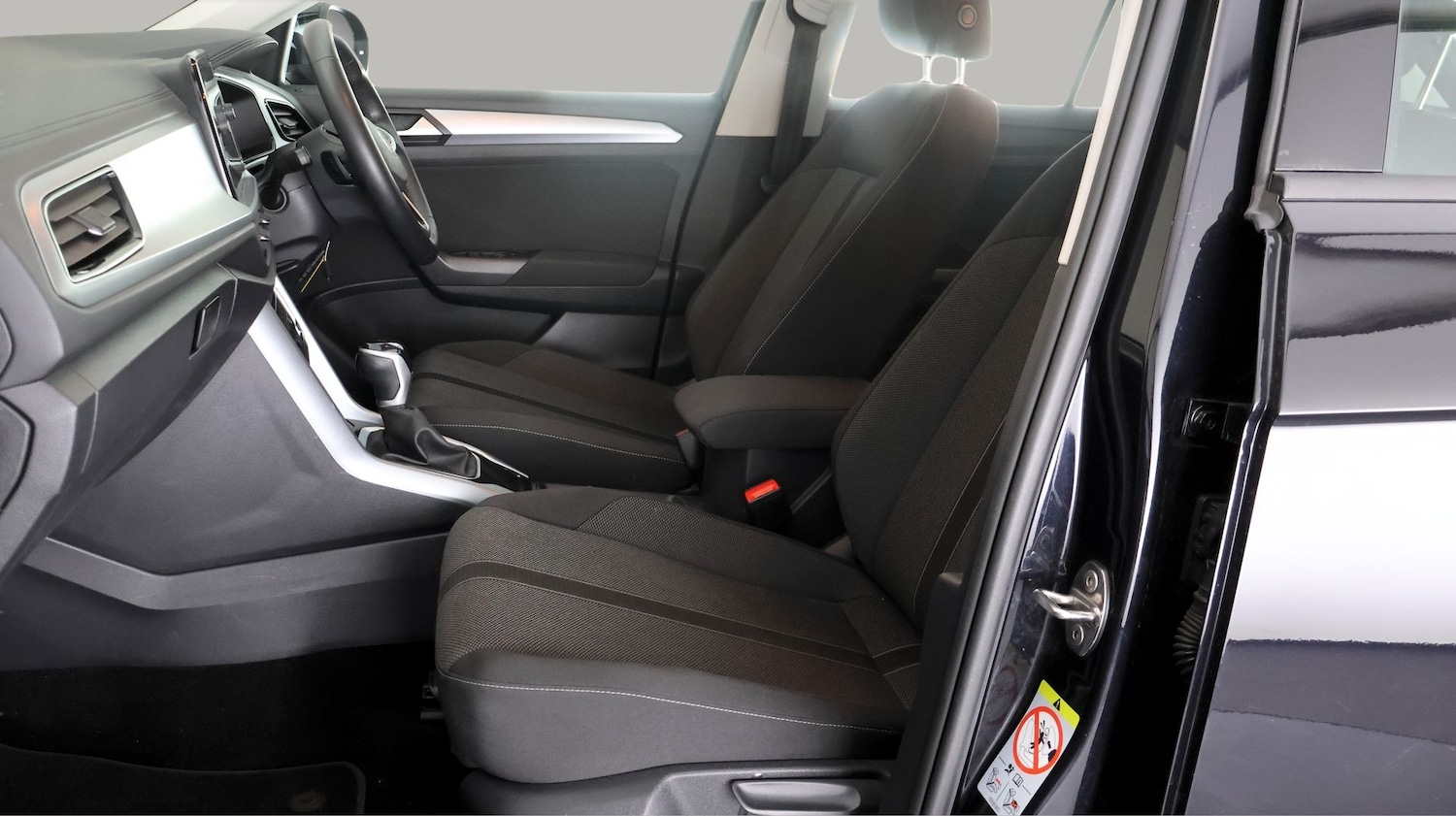 Used Volkswagen T-Roc 2023 for sale - 77610218: Photo 13