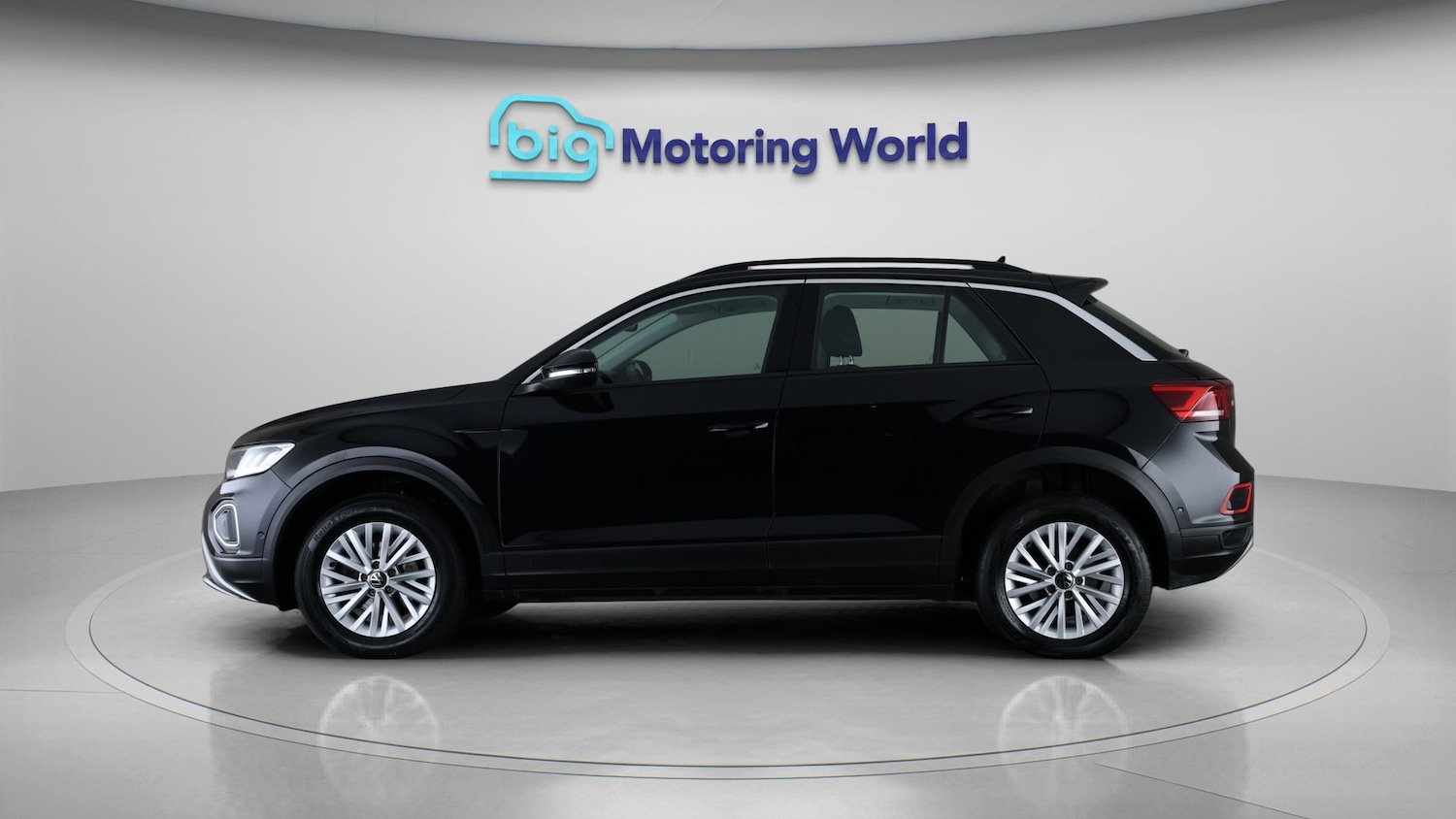Used Volkswagen T-Roc 2023 for sale - 77610218: Photo 4