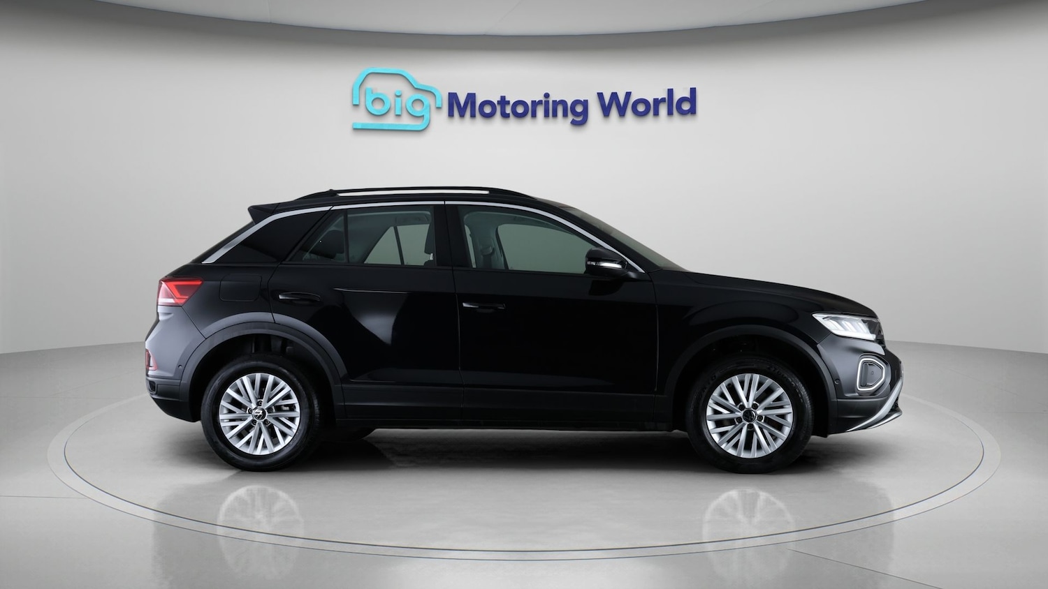 Used Volkswagen T-Roc 2023 for sale - 77610218: Photo 8